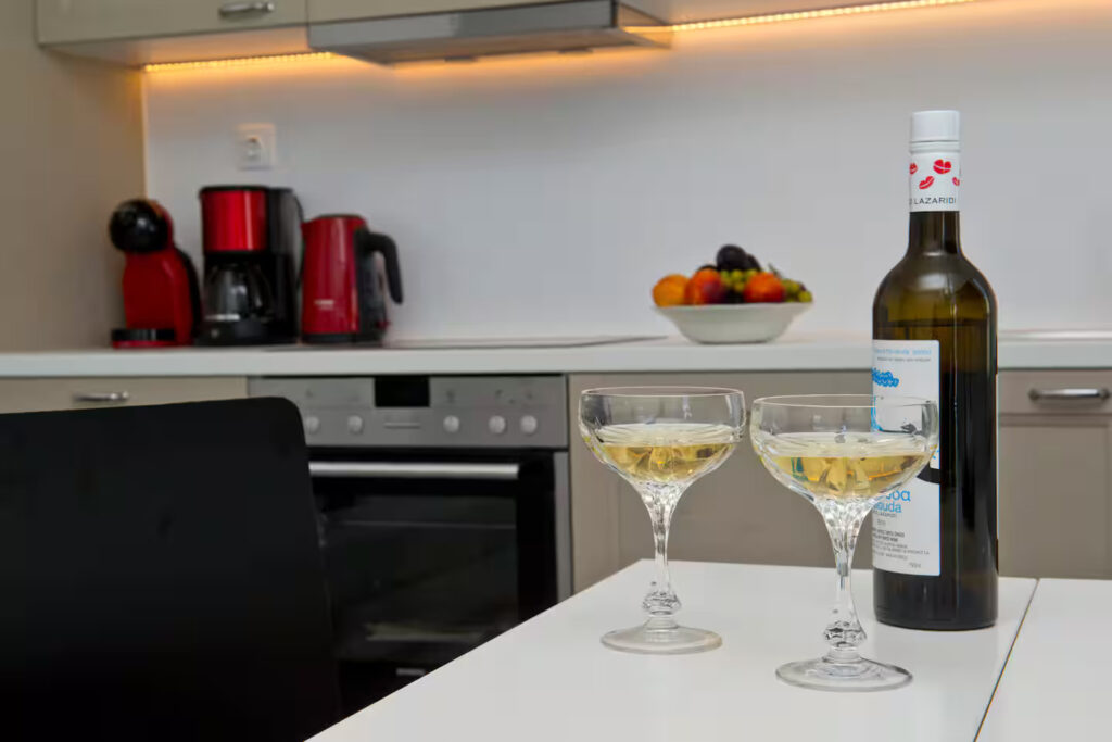 Fully equipped kitchen with wine for guests